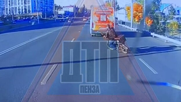 Момент перед ДТП со скутером в Заводском районе попал на видео
