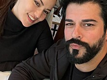 Звезда «Великолепного века» Бурак Озчивит и его жена Фахрие Эвджен впервые вышли в свет вместе после рождения второго ребенка