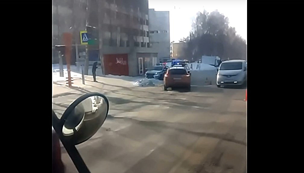 ГИБДД сообщила подробности наезда на женщину и девочку на зебре в центре Кемерова