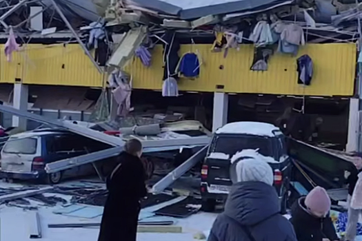 МЧС: под завалами рухнувшего в Новосибирске здания могут находиться люди