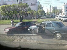 Красноярский водитель топором разбил авто виновника ДТП