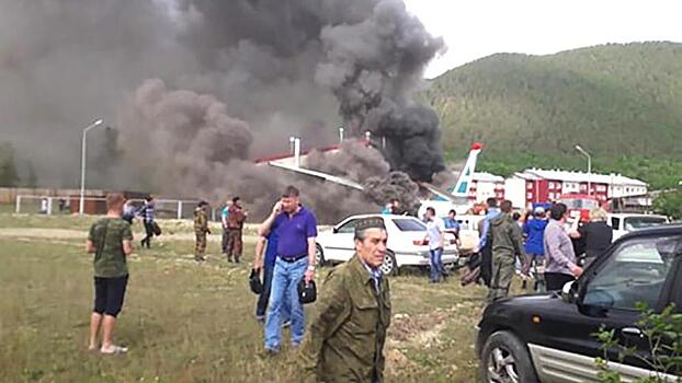 Семьи погибших членов экипажа Ан‐24 получат по 1 млн руб. от авиакомпании