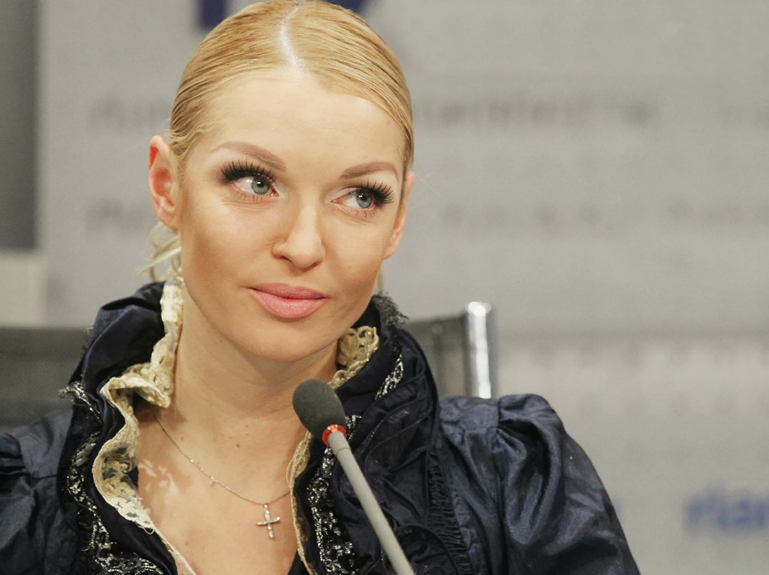 Волочкова показала фотографии со свадьбы дочери