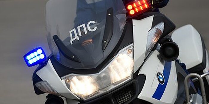 Мотоциклист пострадал в результате столкновения с автомобилем каршеринга на юге Москвы