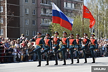 Свердловские VIP попали на второй за день парад Победы. И увидели шоу, которого лишили Екатеринбург