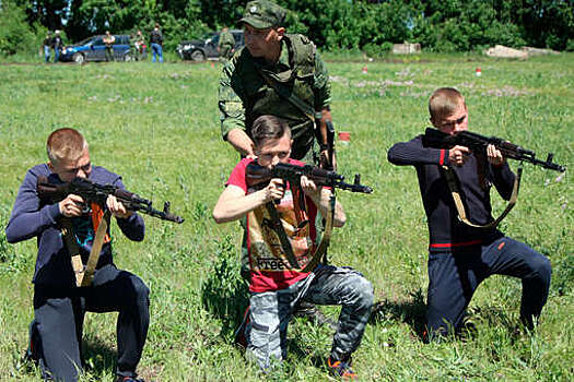Власти Болгарии утвердили постановление о военном обучении для старшекласников