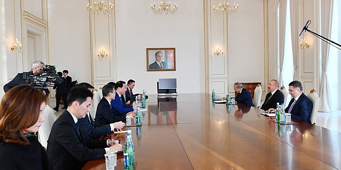 Ильхам Алиев обсудил с делегацией из Южной Кореи вопросы сотрудничества