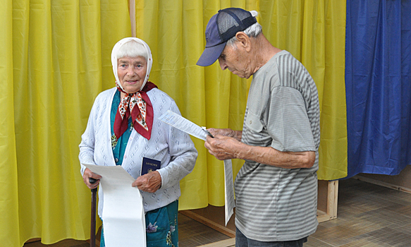 "Старики определили, как жить миллионам украинцев"