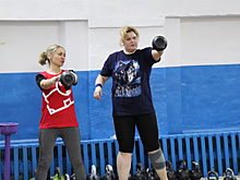 К занятиям фитнесом приобщают женщин из Чистоозерного