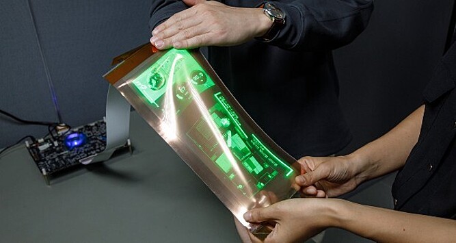 LG представила гибкий дисплей, который можно мять