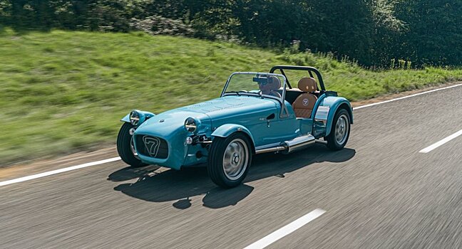 Caterham соберёт новый спорткар в «самом высоком автосалоне мира»