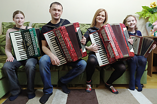 Многодетную красноярскую семью с традициями признали одной из лучших в России