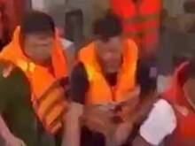 Минимум 28 туристов погибли при крушении катера в шторм во Вьетнаме