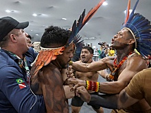 В Бразилии климатические активисты столкнулись с охраной на саммите ООН COP30