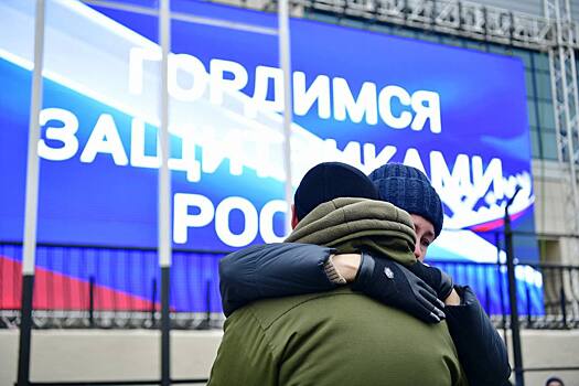 Дмитрий Артюхов поздравил ямальцев с Днем защитника Отечества
