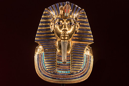 Ученые предположили, что золотая маска Тутанхамона была сделана для женщины
