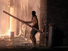 Протестующие напали на полицию в Сербии