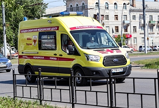 Из-за коронавируса в омском стационаре эвакуировали 50 лежачих больных и 20 врачей — СМИ