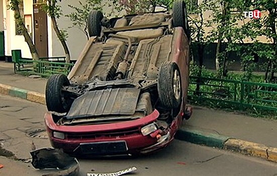 В Марьине 17-летний водитель протаранил 5 машин во дворе