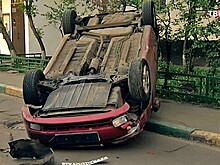 В Марьине 17-летний водитель протаранил 5 машин во дворе