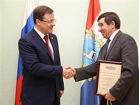 Дмитрий Азаров вручил награды лучшим работникам дорожного хозяйства