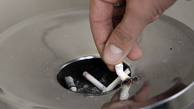 Россиян предупредили о штрафе за курение на балконе