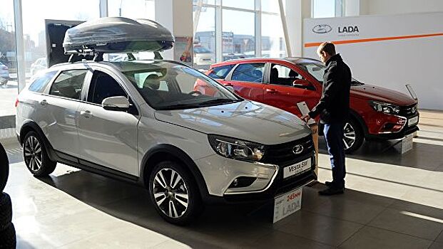 В России продажи "АвтоВАЗа" в ноябре снизились на 7%