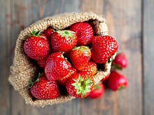 Нутрициолог Тиханычева посоветовала не покупать клубнику у трасс и в переходах