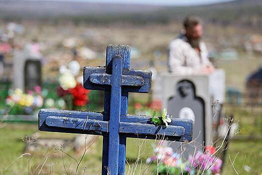 На российском кладбище разрушили десятки памятников и крестов