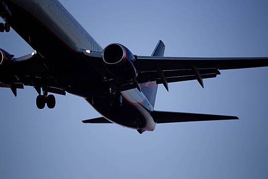 Российский самолет застрял в Махачкале из-за поломки двигателя