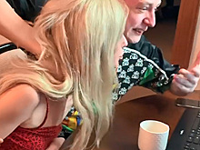 Российский блогер ударил девушку головой о стол и разбил ей лицо