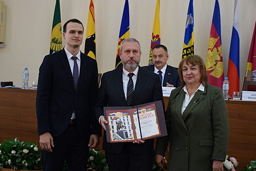 Двум главам поселений Выселковского района вручили Почетные грамоты губернатора (видео)