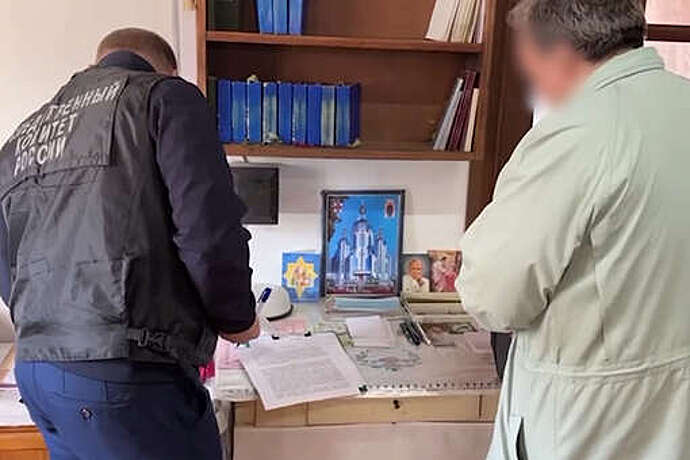В Омске задержан священник УГКЦ за иконы с Бандерой