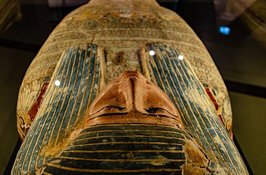 Когда древние египтяне начали мумифицировать мертвых?