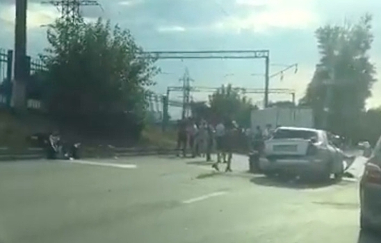 В Ростове-на-Дону на Зоологической грузовик смял Hyundai