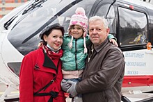 Встреча с ангелом-хранителем: пятилетняя Варя смогла поблагодарить спасшего ее пилота спустя два года 