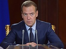 Медведев призвал готовиться к снижению цен на нефть