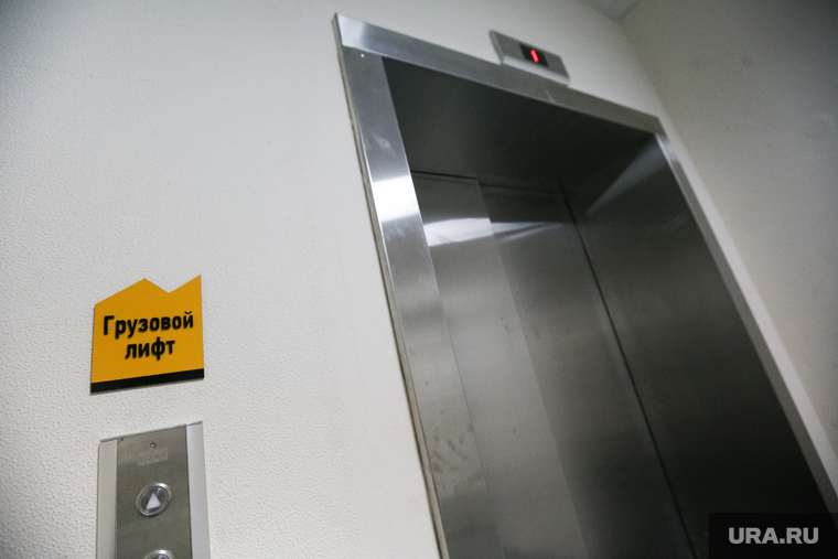 Испытатель лифтов Каменских исключил падение лифта с людьми в больнице в Перми