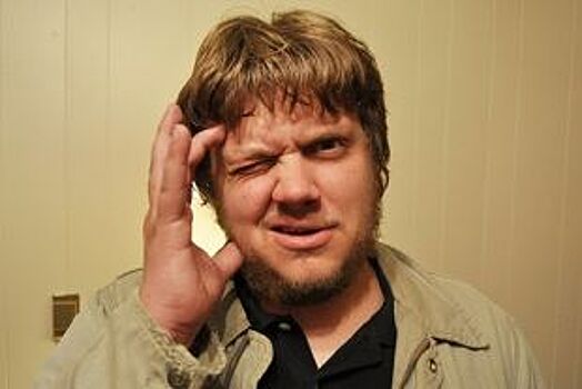 Мужчина в Ростовской области на бегу протаранил головой чужой автомобиль