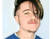 Мама, сноуборд и активизм: изучаем Instagram первой трансгендерной звезды «Зачарованных»