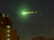 Над Москвой пролетел загадочный светящийся зеленый объект