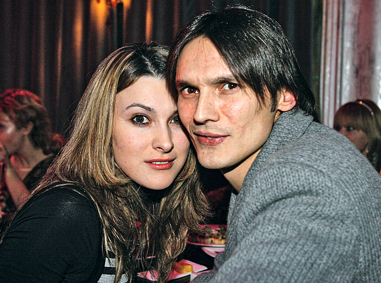 Влад Сташевский со спутницей на вечеринке в честь открытия караоке-кафе «Джельсомино-cafe», 2007 год