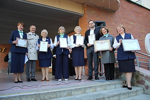 Депутат Зяблицев вручил награды областного Заксобрания педагогам екатеринбургской гимназии