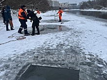 Два ребенка провалились под лед в Брянске, катаясь на ватрушках