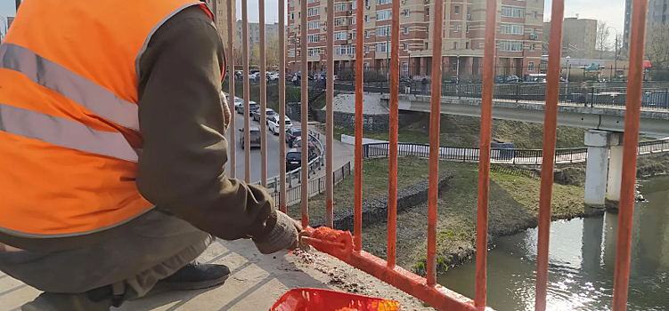 В Щелкове обновили пешеходный мост через Клязьму