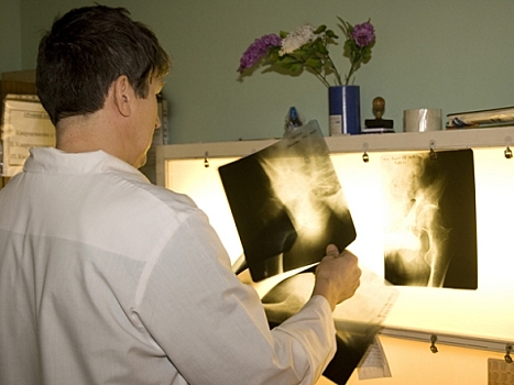 Иномарка сбила пешехода на Большой Покровской