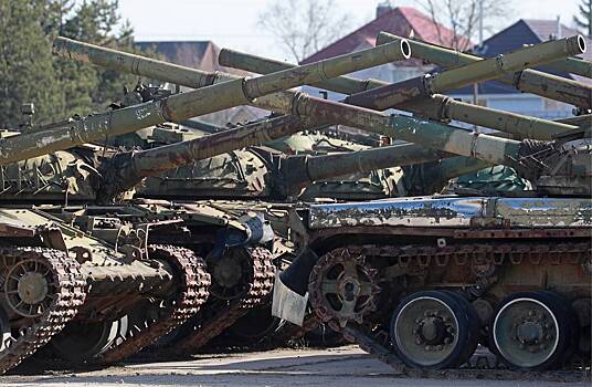 Российские танки получили заводской «мангал» от дронов