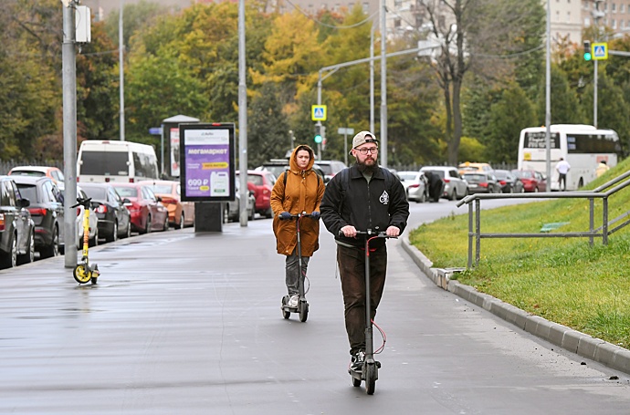 На самокатах запретили ездить по центру города, на кладбищах и быстрее 5 км/ч