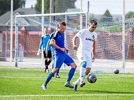 Отрадненский "Нефтяник" и самарский "Олимп" лидируют в областном футбольном чемпионате