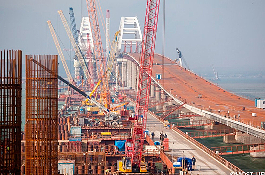 Экономист назвал критику строительства Крымского моста со стороны Киева иррациональной